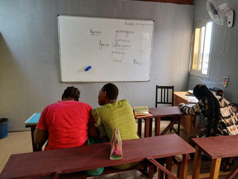 Session de formation linguistique à PVT Institut, Douala