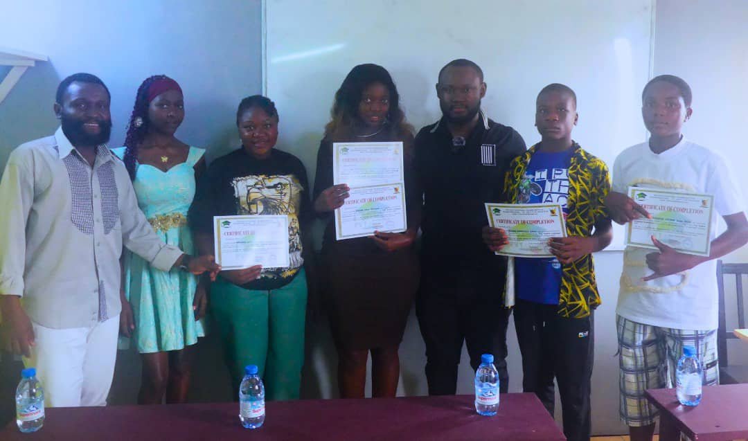 Remise de certificats aux apprenants de PVT Institut à Bonaberi