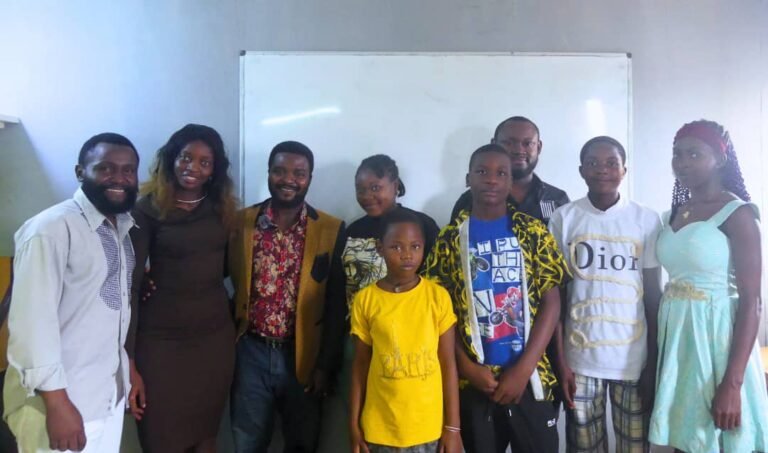 Promotion d'apprenants de PVT Institut à Rails-Bonaberi