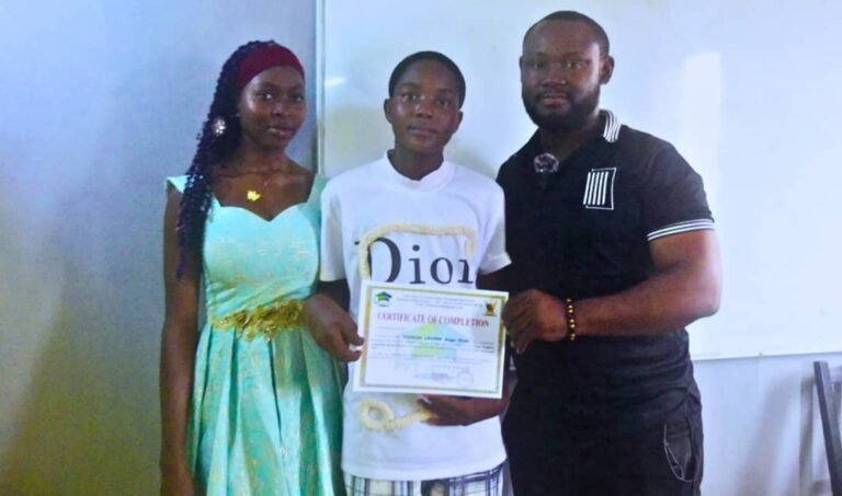 Remise de certificat de fin de formation à PVT Institut