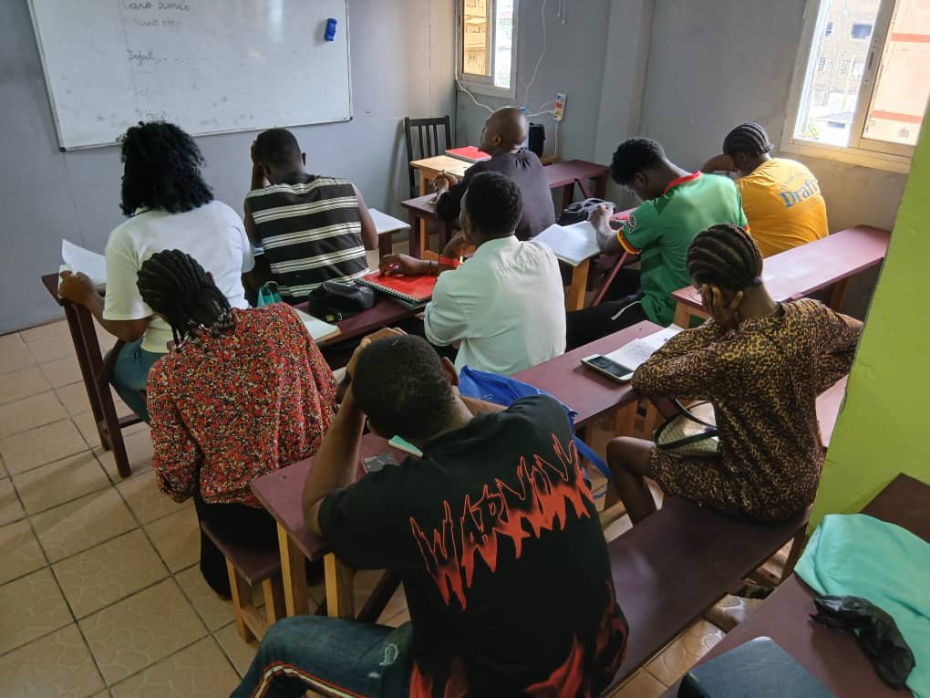 Cours de langue en petit groupe à PVT Institut