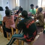 Apprenants pendant un cours intensif à PVT Institut