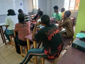 Cours collectif à PVT Institut, Rails-Bonaberi Douala