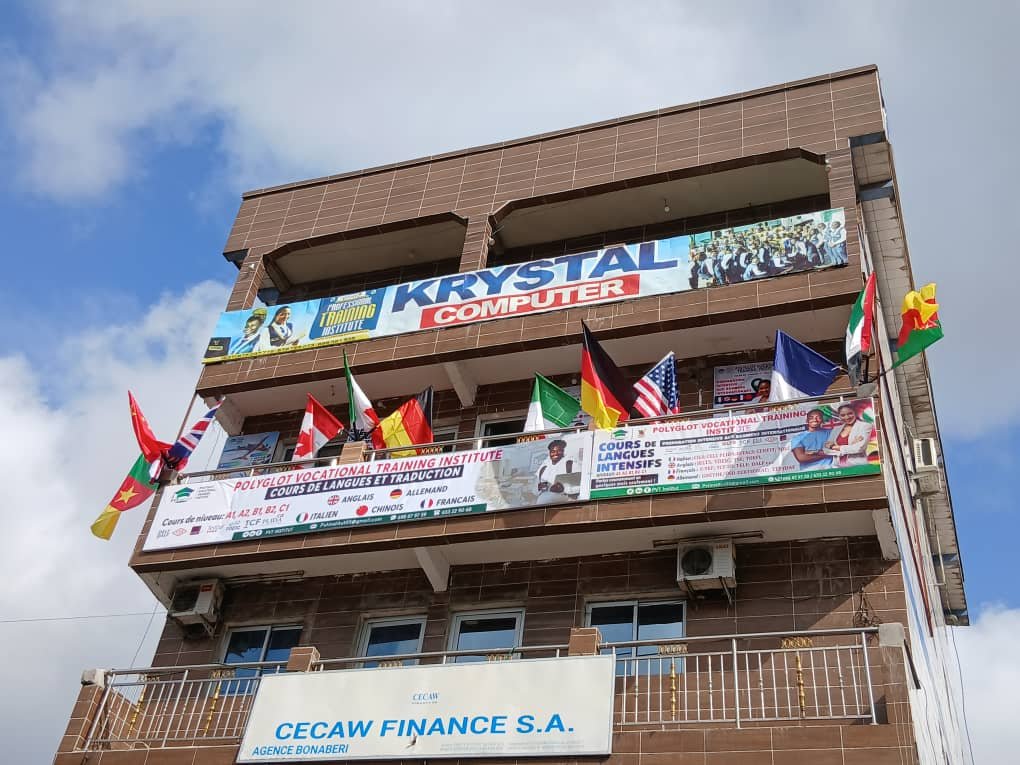 Immeuble Krystal Computer à Rails-Bonaberi, siège de PVT Institut, Douala